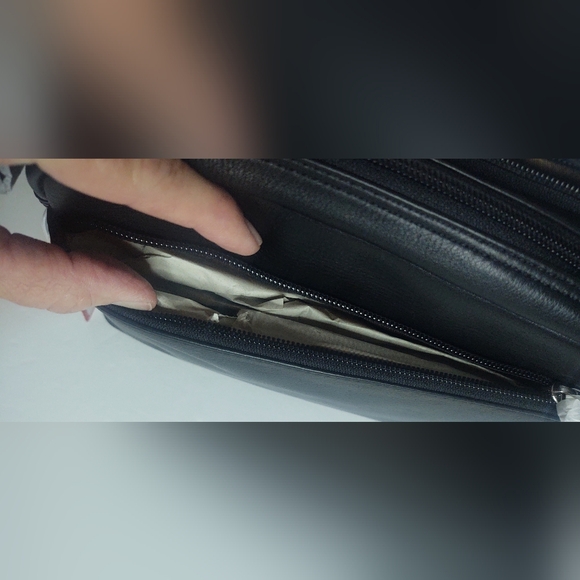 NWT ili New York Leather Organizer Crossbody - Picture 7 of 16